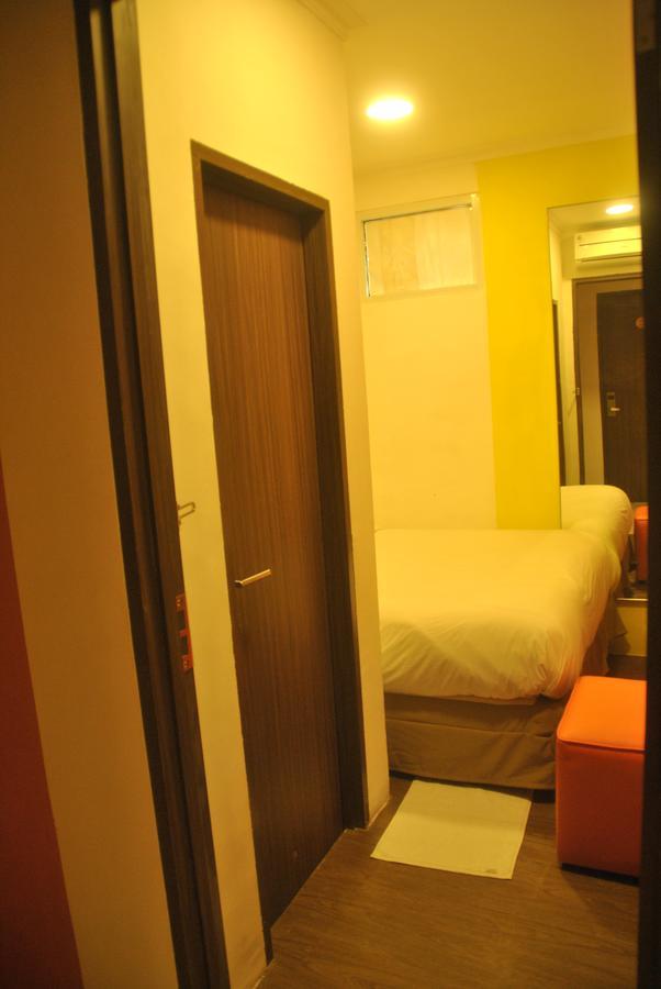 Djo Front One Inn Bengkulu Exteriör bild
