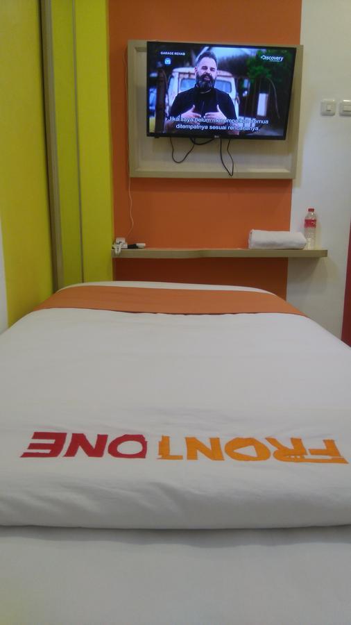 Djo Front One Inn Bengkulu Exteriör bild