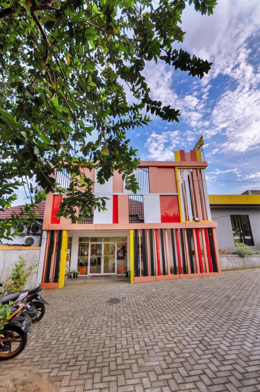 Djo Front One Inn Bengkulu Exteriör bild