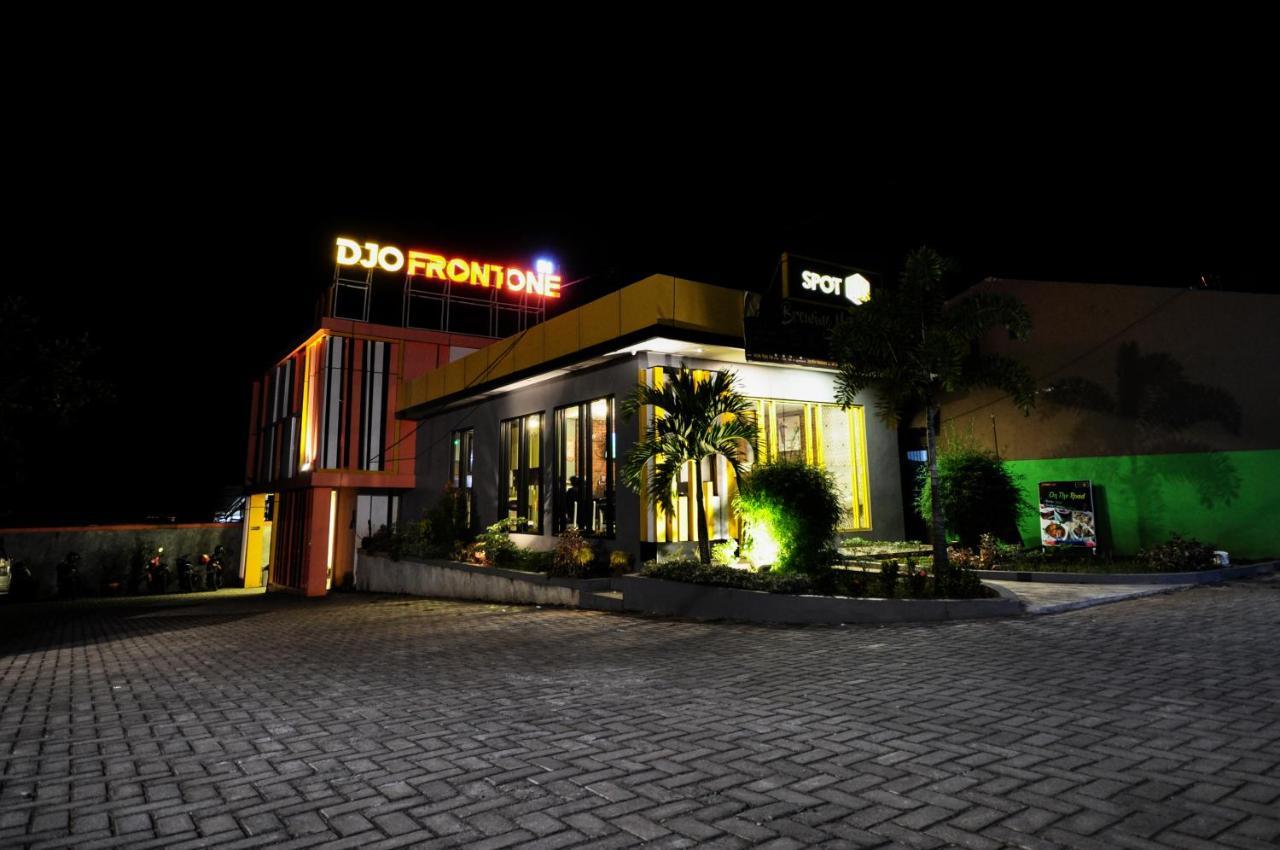Djo Front One Inn Bengkulu Exteriör bild