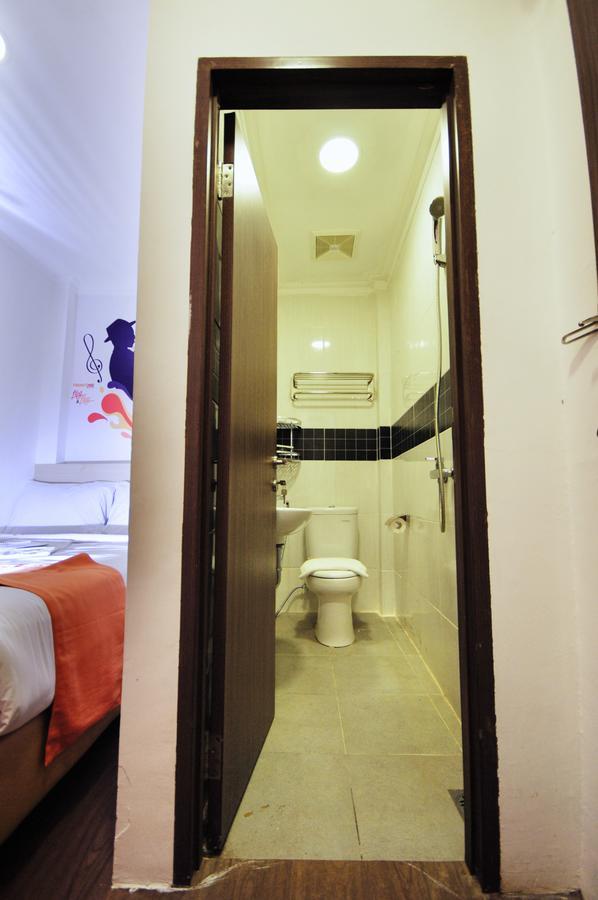 Djo Front One Inn Bengkulu Exteriör bild