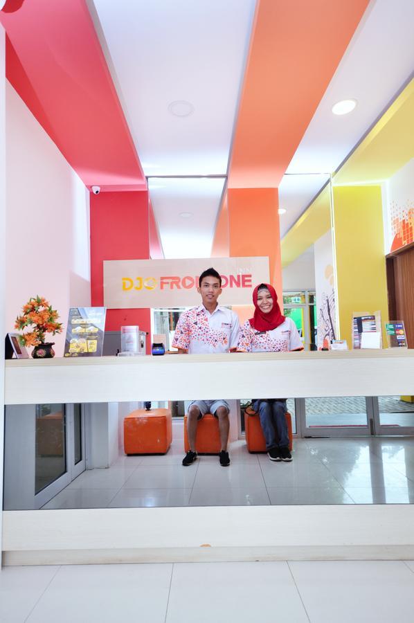 Djo Front One Inn Bengkulu Exteriör bild
