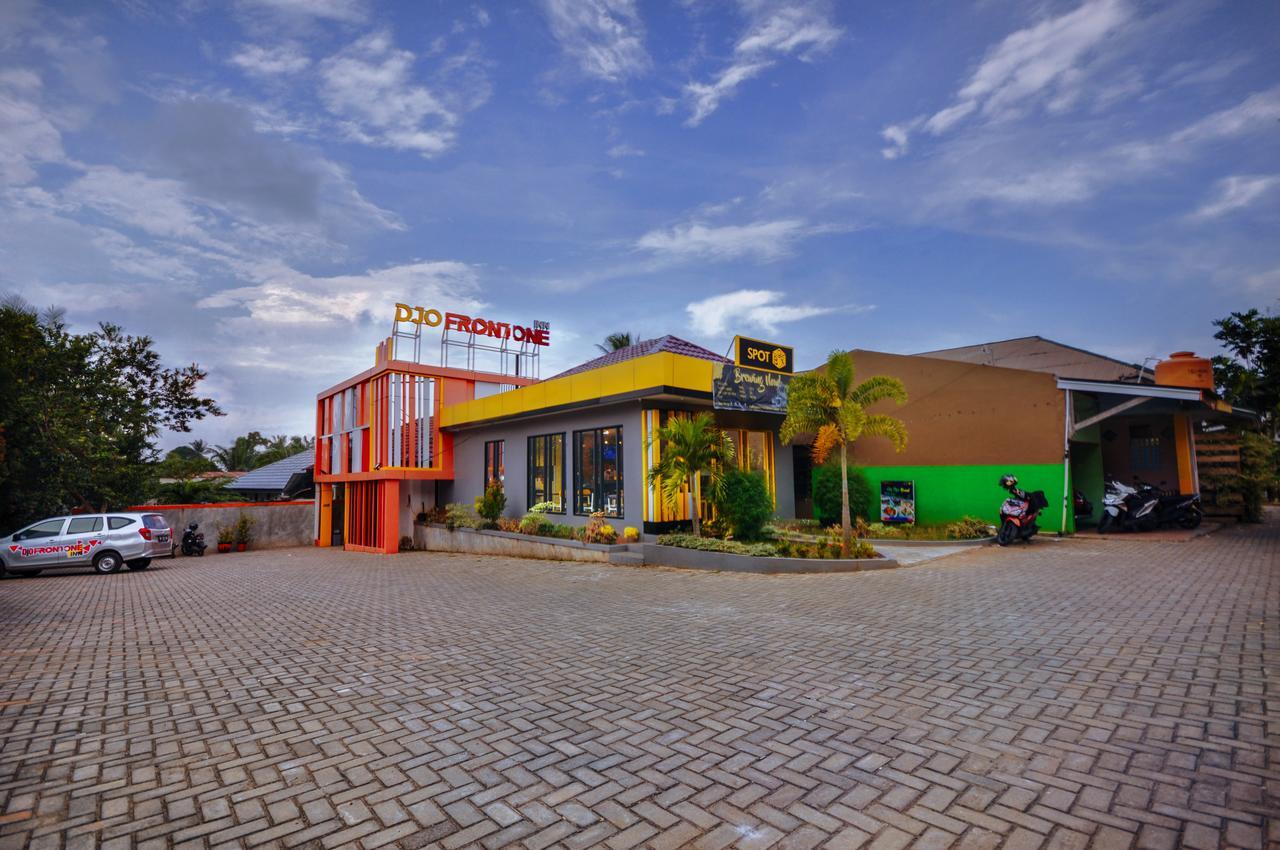 Djo Front One Inn Bengkulu Exteriör bild