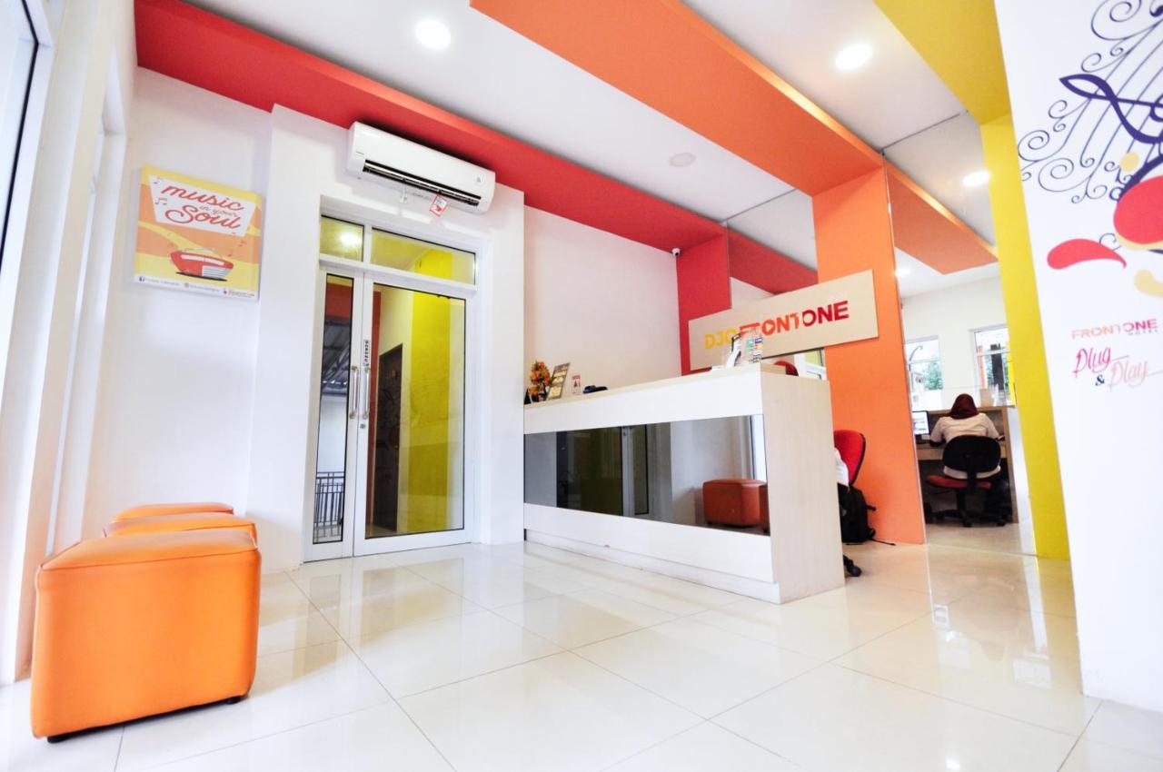 Djo Front One Inn Bengkulu Exteriör bild